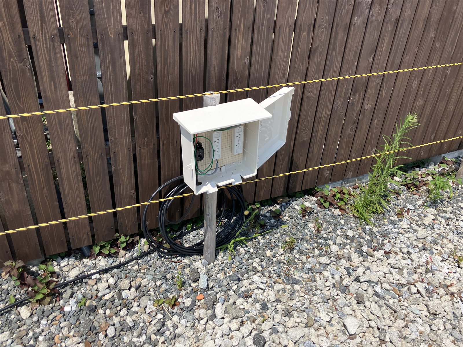 設置した仮設電源のボックス