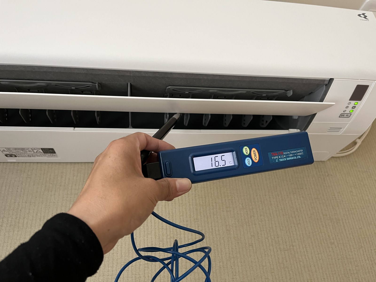 エアコン吹き出し口の温度測定