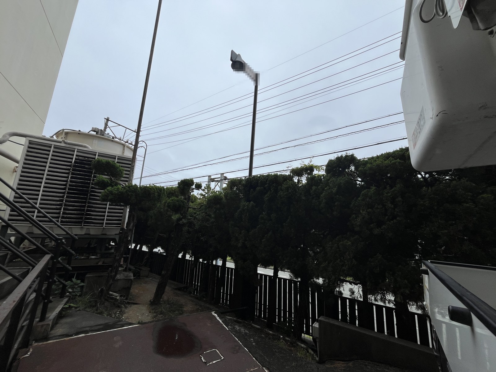駐車場の照明柱の全体