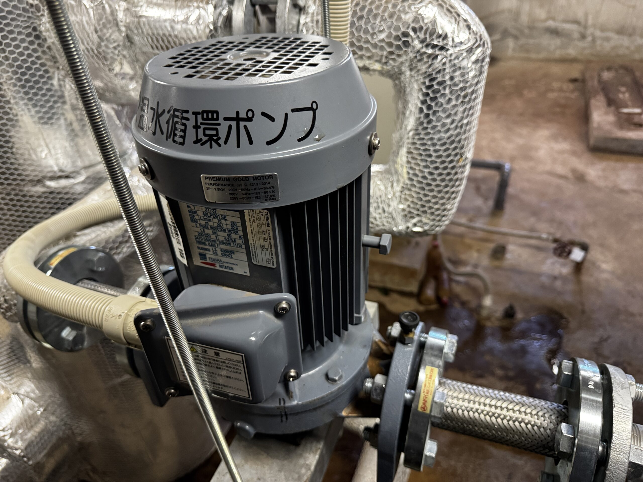 組み直した温水循環ポンプ 試運転で水漏れが止まったことを確認しました