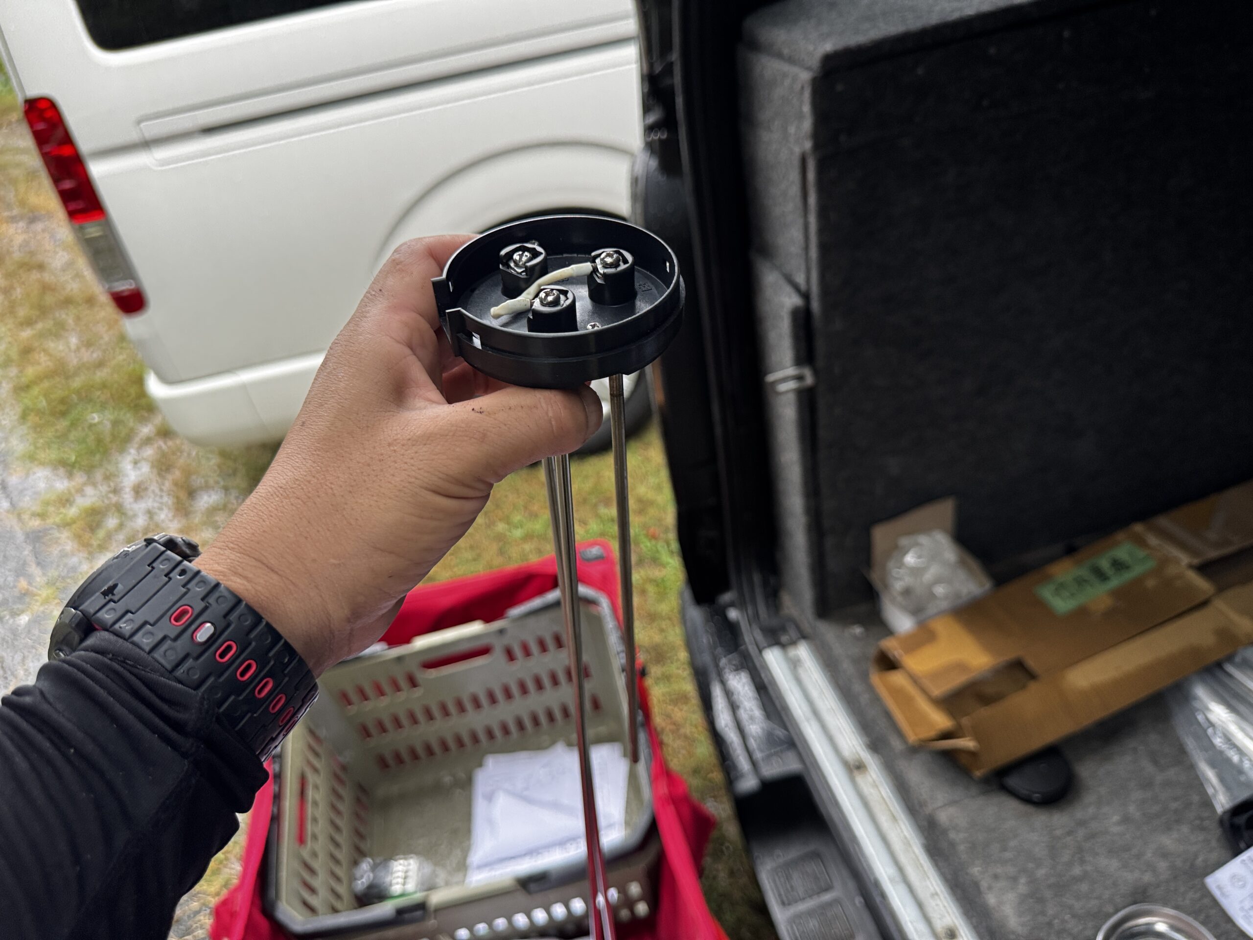 新しい電極保持器 これで水位を正しく感知します